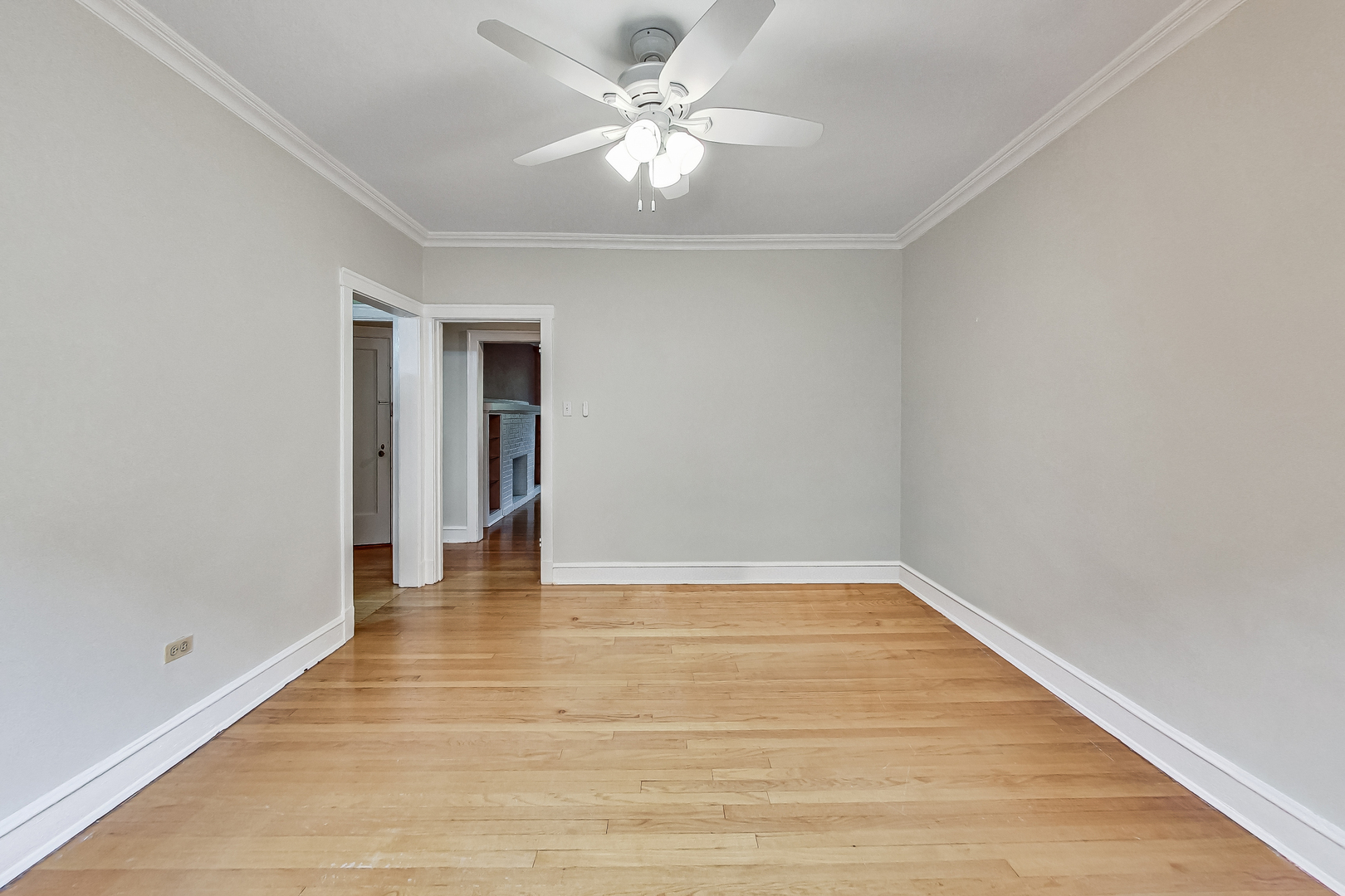 534 Sheridan Road, Unit 3B Evanston, IL 60202 - Photo 14 of 33 a view of an empty room with closet and a window