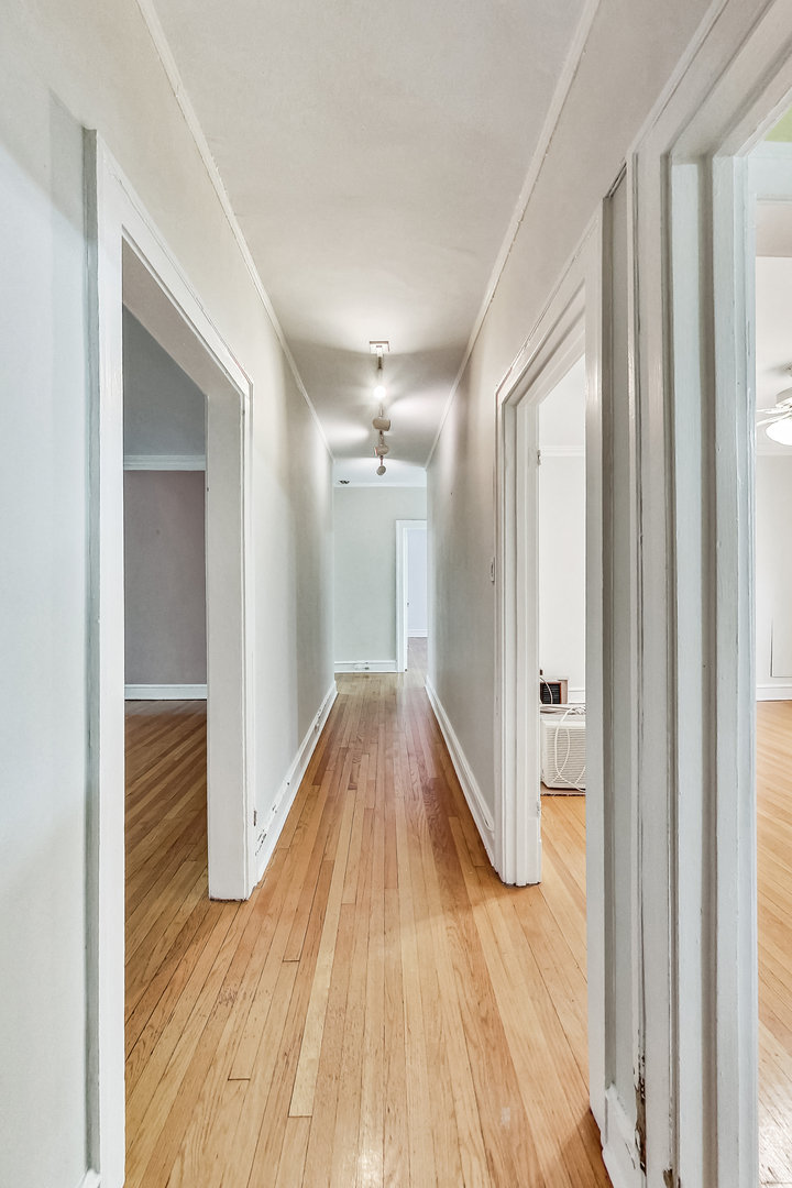 534 Sheridan Road, Unit 3B Evanston, IL 60202 - Photo 16 of 33 a view of a hallway with wooden floor and staircase