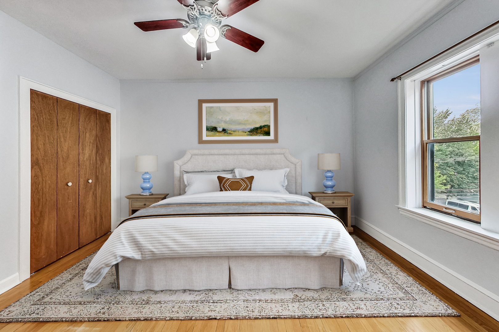 534 Sheridan Road, Unit 3B Evanston, IL 60202 - Photo 21 of 33 a bedroom with a bed and a window