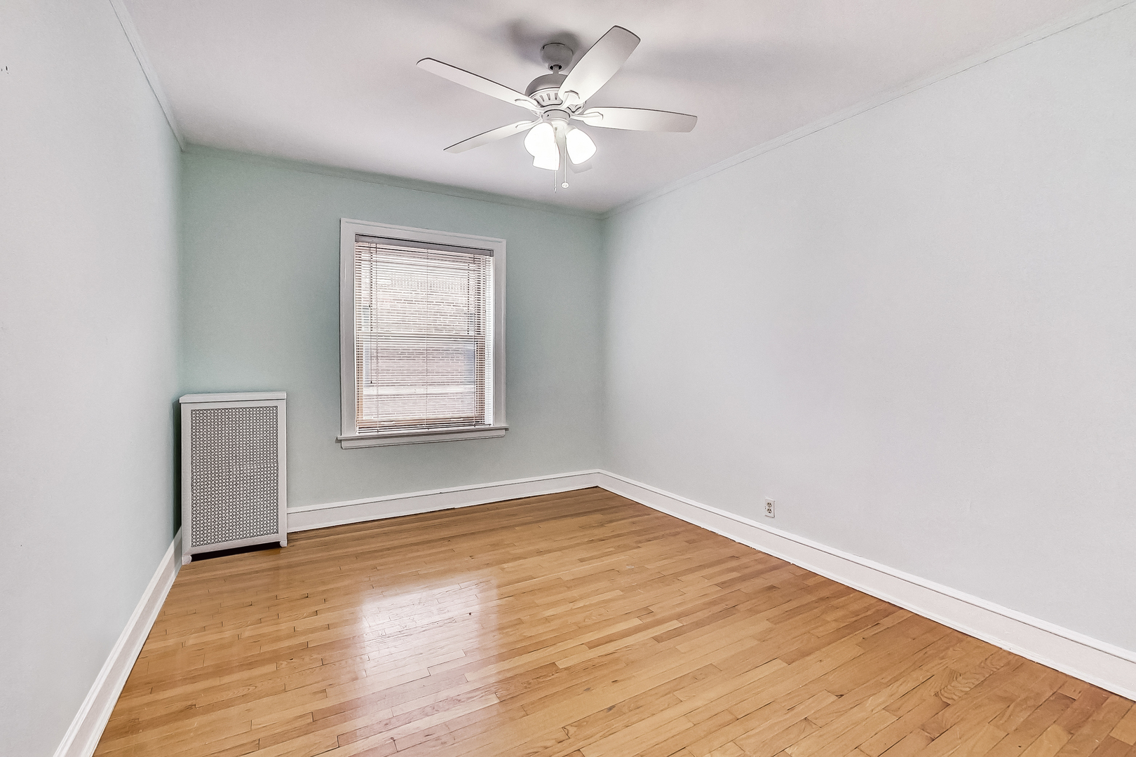 534 Sheridan Road, Unit 3B Evanston, IL 60202 - Photo 25 of 33 an empty room with wooden floor and windows