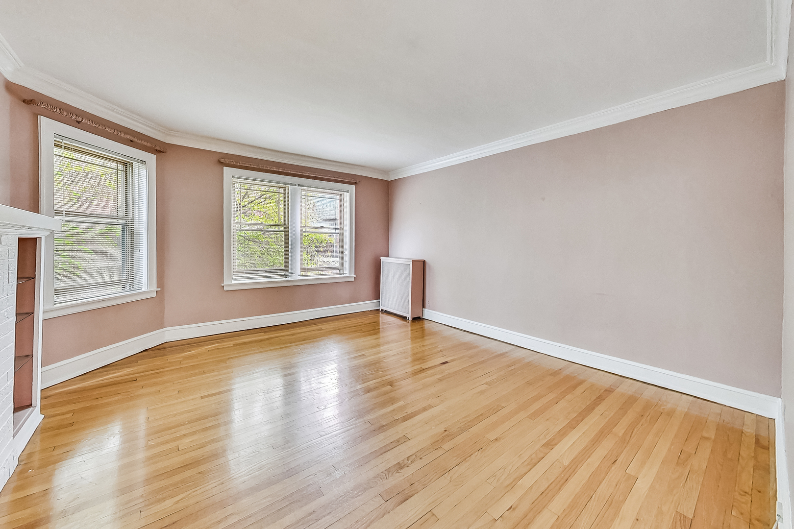 534 Sheridan Road, Unit 3B Evanston, IL 60202 - Photo 8 of 33 a view of empty room with wooden floor and fan