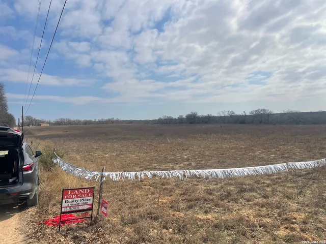 $325,000 | 13746 Farm To Market Road 539, La Vernia, TX 78121