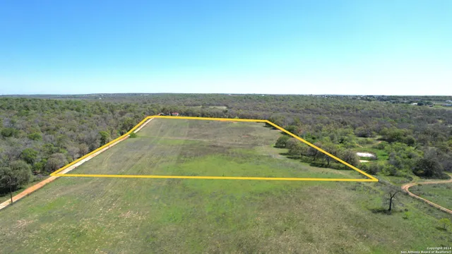 $325,000 | 13746 Farm To Market Road 539, La Vernia, TX 78121