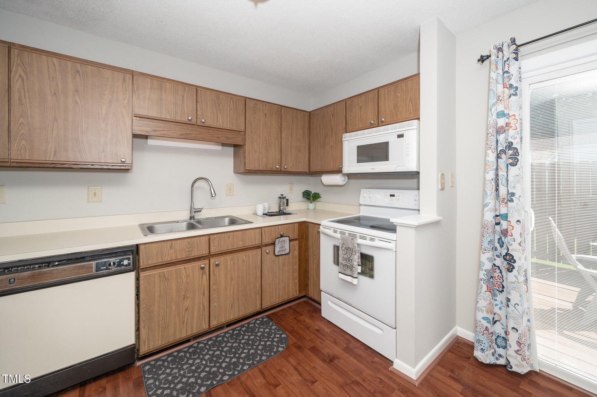6016 Farm Gate Road Raleigh, NC 27606 - Photo 11 of 23 6016 kitchen
