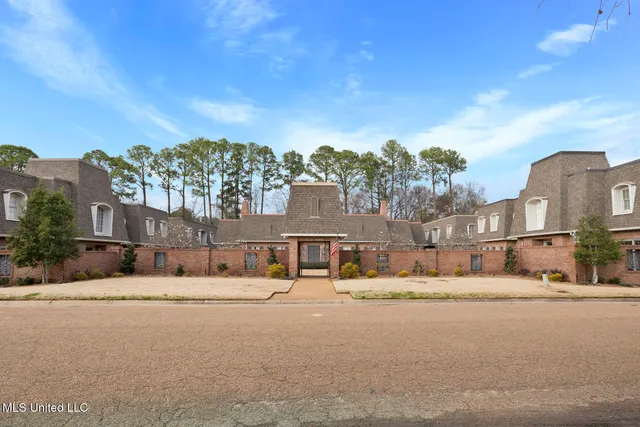 $399,999 | 420 St Andrews Drive, Unit B23, Jackson, MS 39211