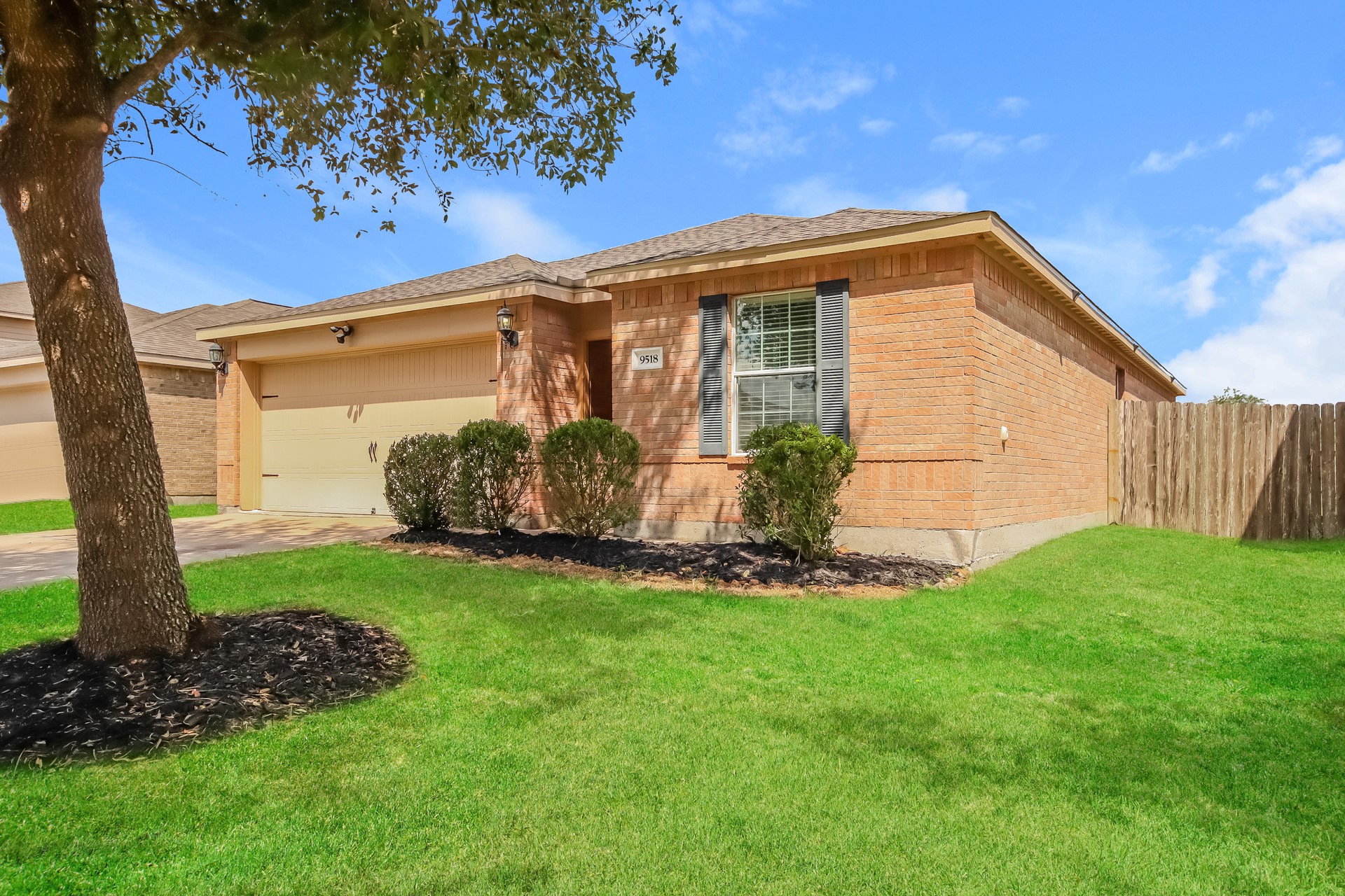 9518 Peridot Green Drive Rosharon, TX 77583 - Photo 2 of 18