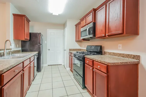 $2,060 | 9518 Peridot Green Drive, Rosharon, TX 77583