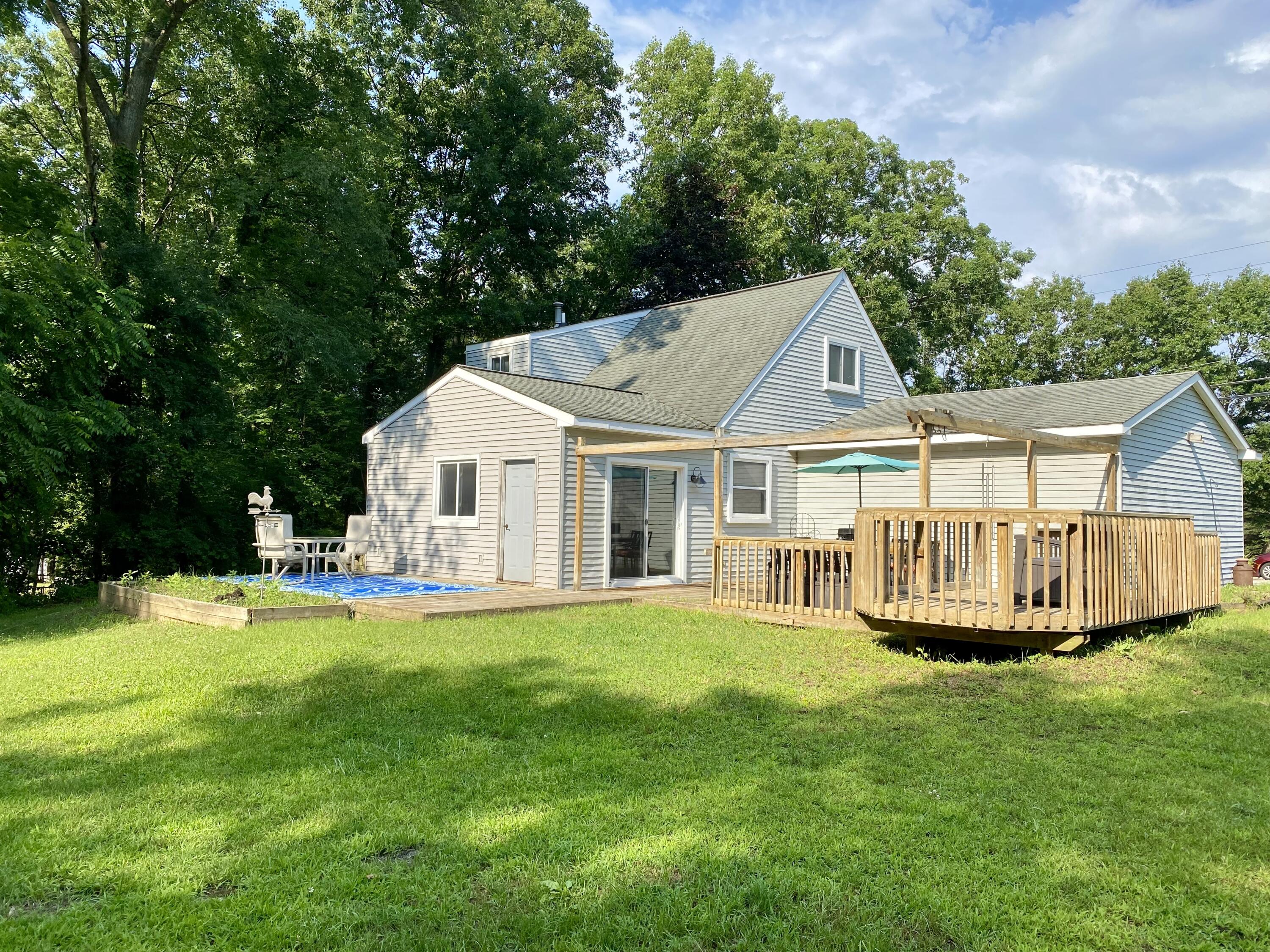 3580 Rohr Road Lake Orion, MI 48359 - Photo 3 of 20 Great Deck