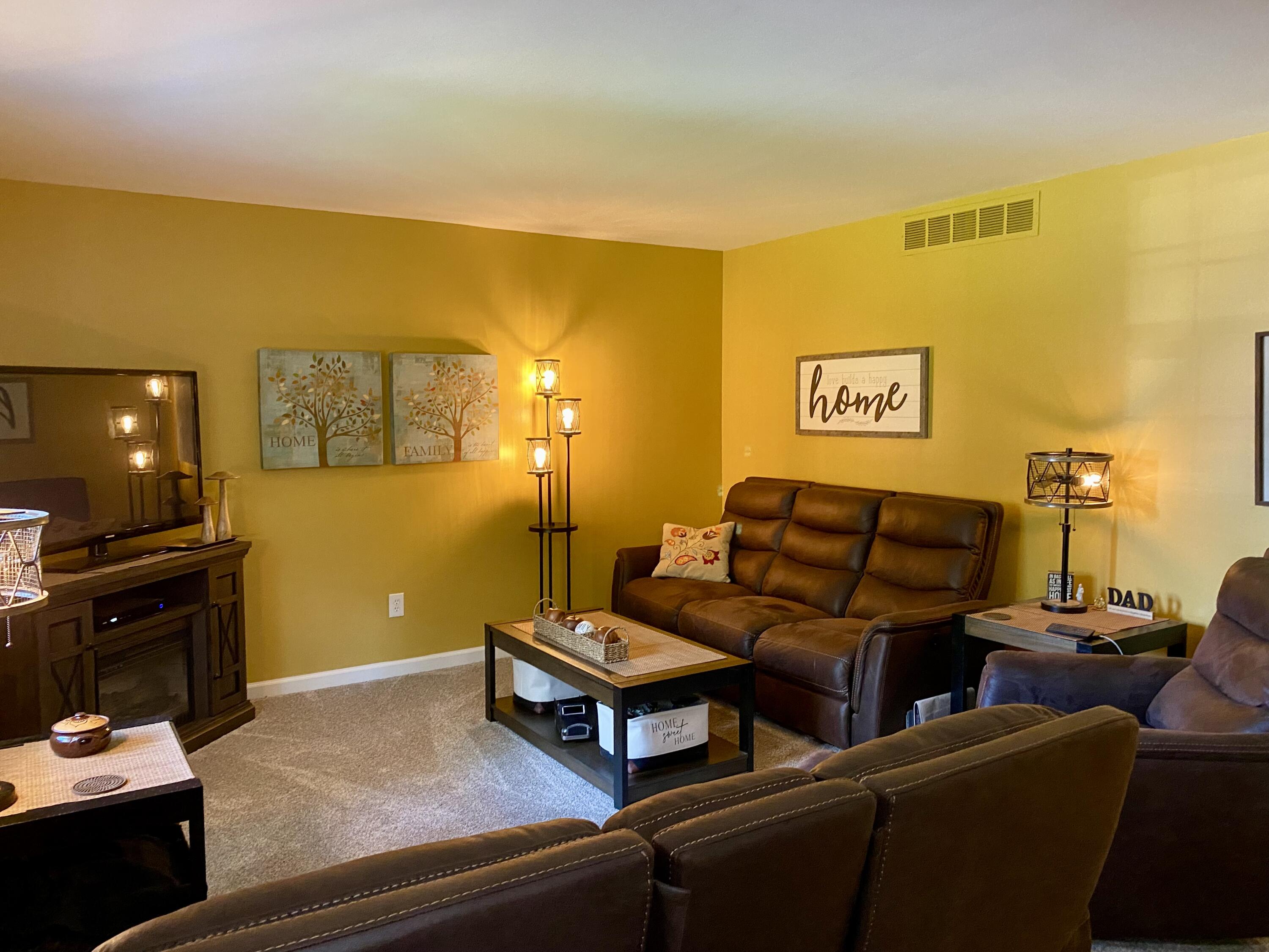 3580 Rohr Road Lake Orion, MI 48359 - Photo 6 of 20 Front Living Room