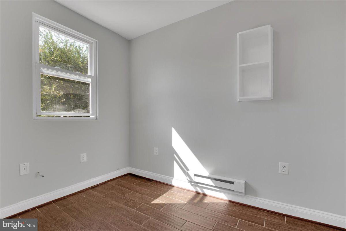 726 Colonial Avenue Sterling, VA 20164 - Photo 11 of 27 Main floor room or office