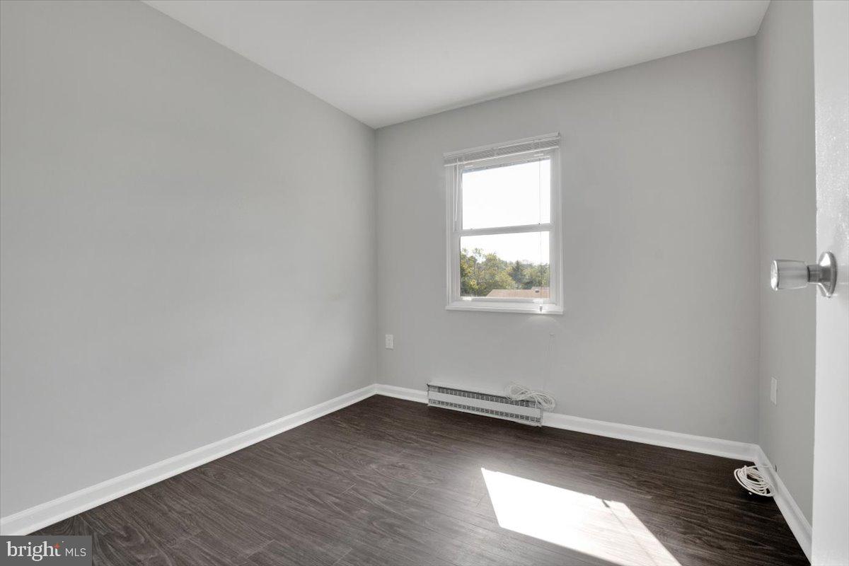 726 Colonial Avenue Sterling, VA 20164 - Photo 15 of 27 Bedroom 1