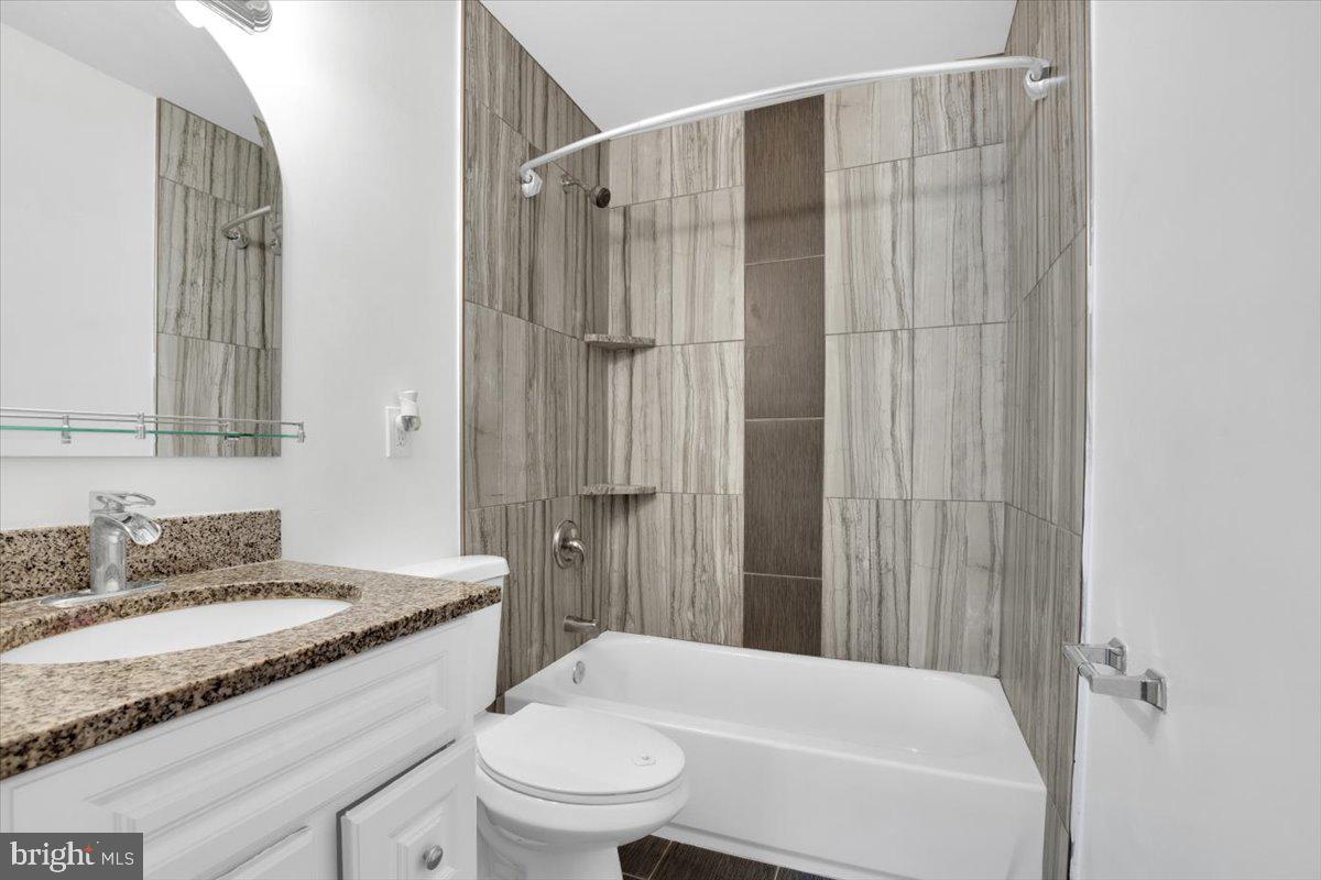 726 Colonial Avenue Sterling, VA 20164 - Photo 22 of 27 Master bathroom