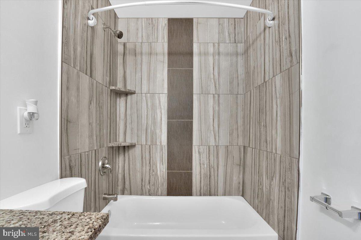 726 Colonial Avenue Sterling, VA 20164 - Photo 23 of 27 Master bathroom