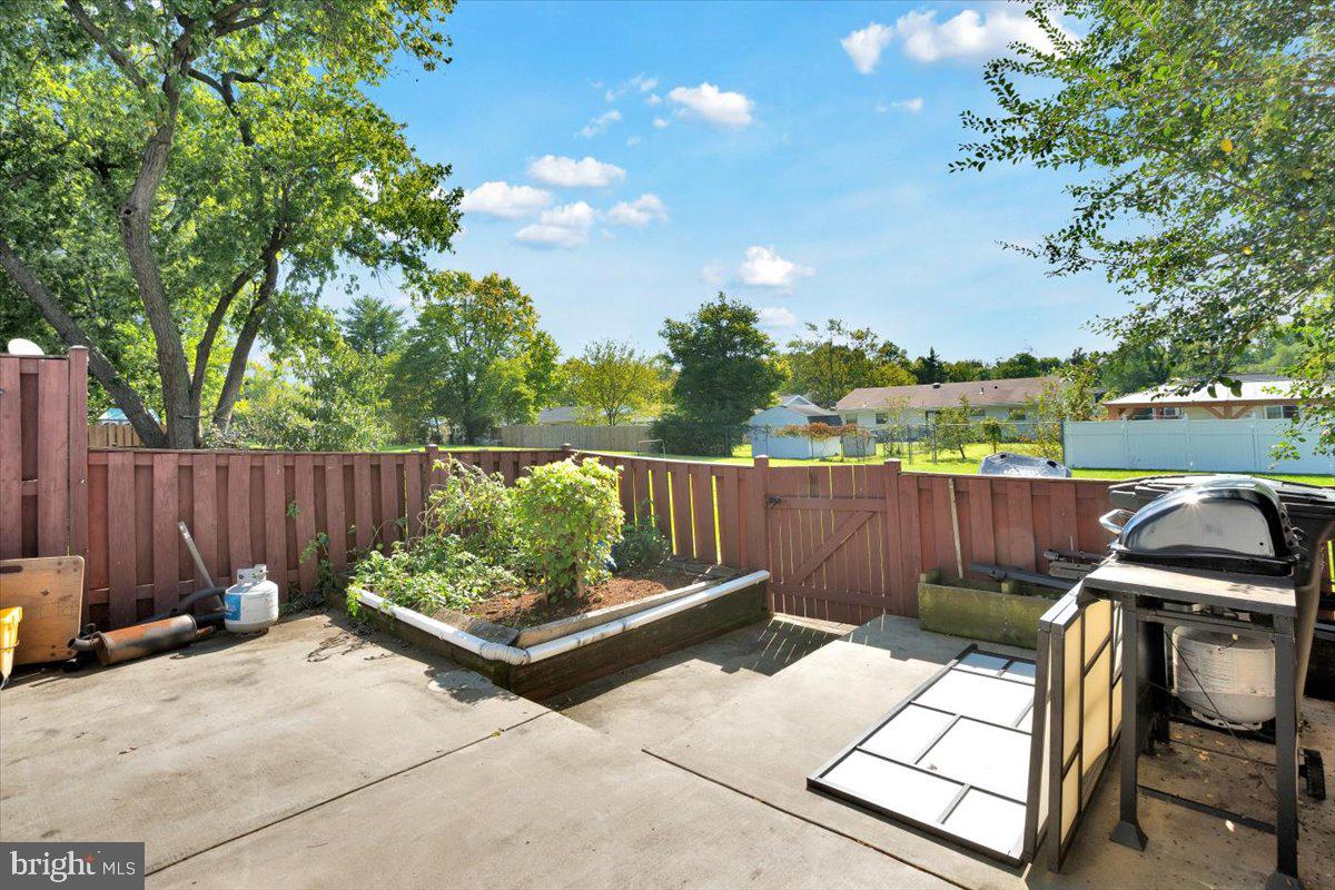 726 Colonial Avenue Sterling, VA 20164 - Photo 25 of 27 Backyard