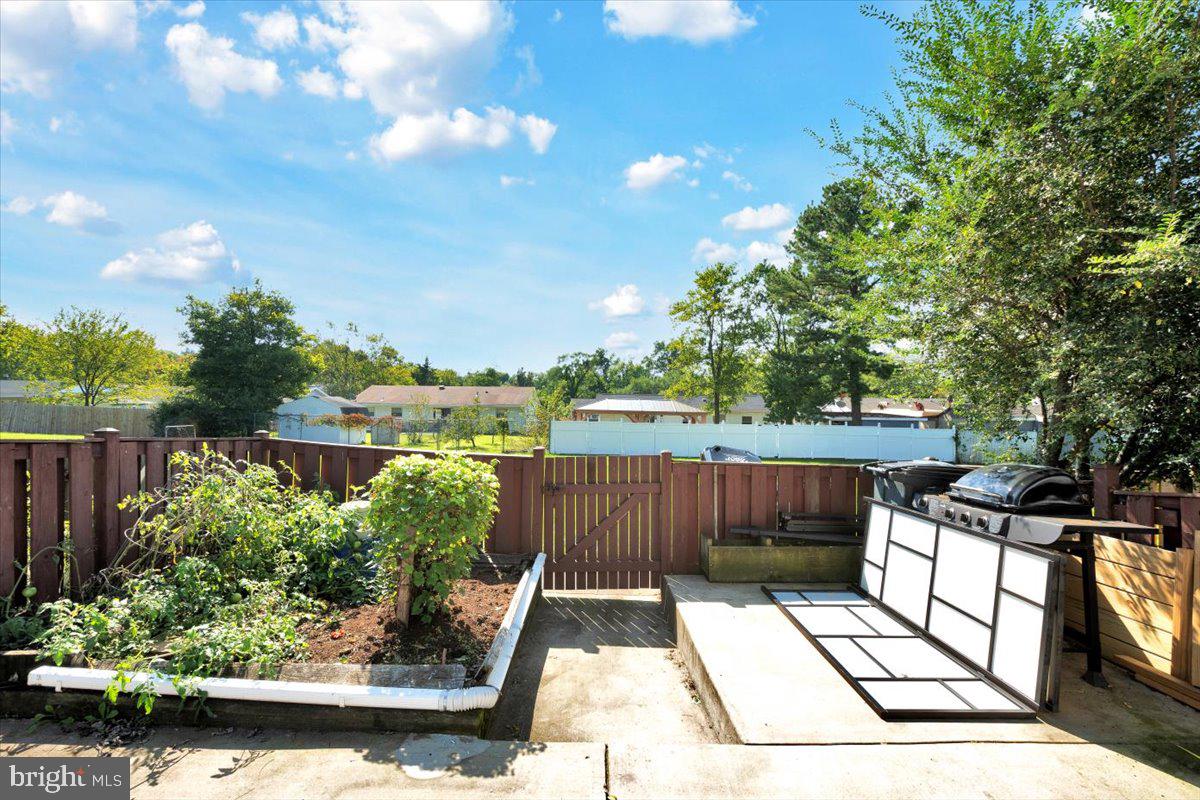 726 Colonial Avenue Sterling, VA 20164 - Photo 26 of 27 Backyard