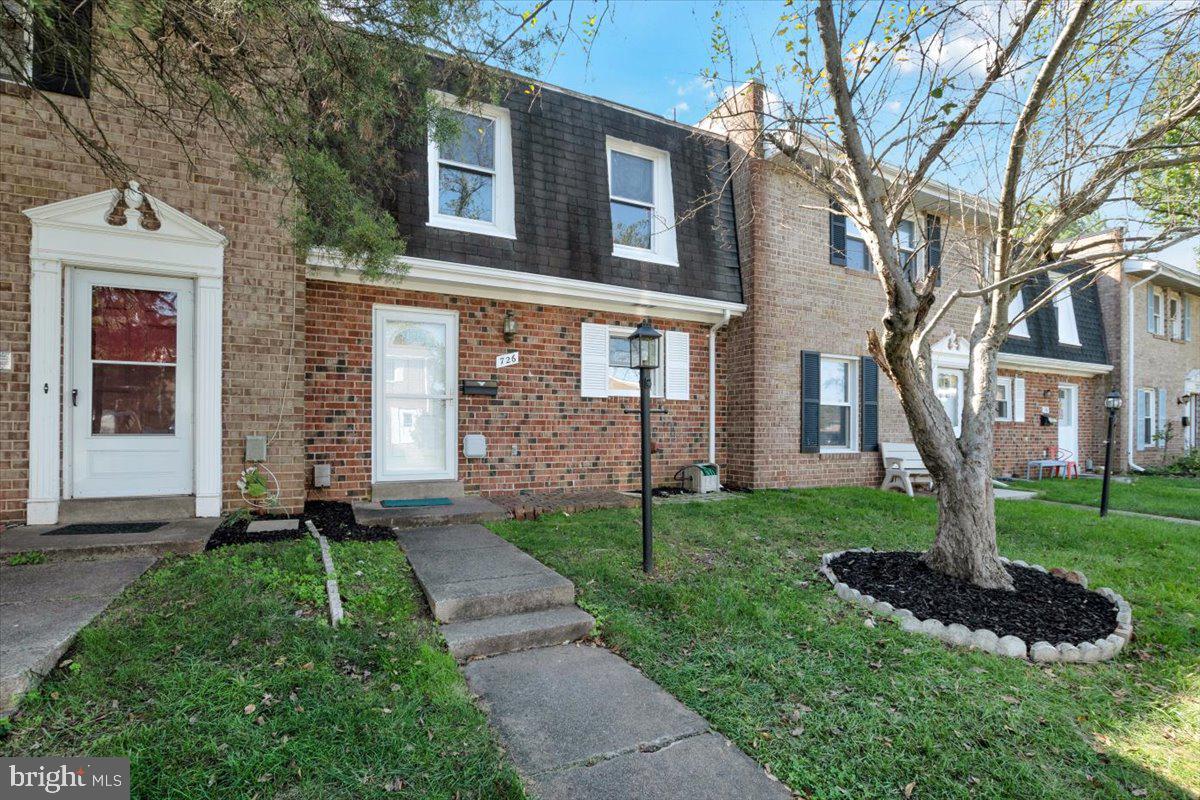 726 Colonial Avenue Sterling, VA 20164 - Photo 27 of 27 Front