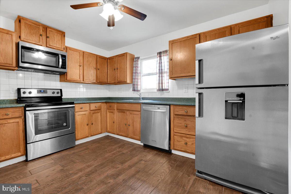 726 Colonial Avenue Sterling, VA 20164 - Photo 8 of 27 kitchen