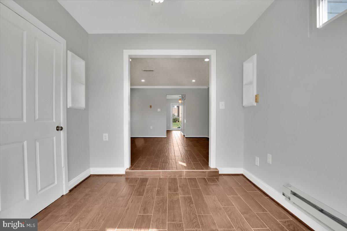 726 Colonial Avenue Sterling, VA 20164 - Photo 9 of 27 Dining room