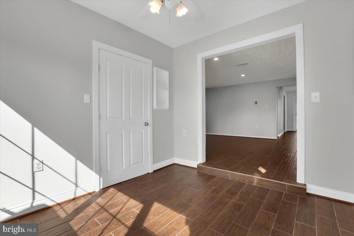 726 Colonial Avenue Sterling, VA 20164 - Photo 10 of 27 Dinning room