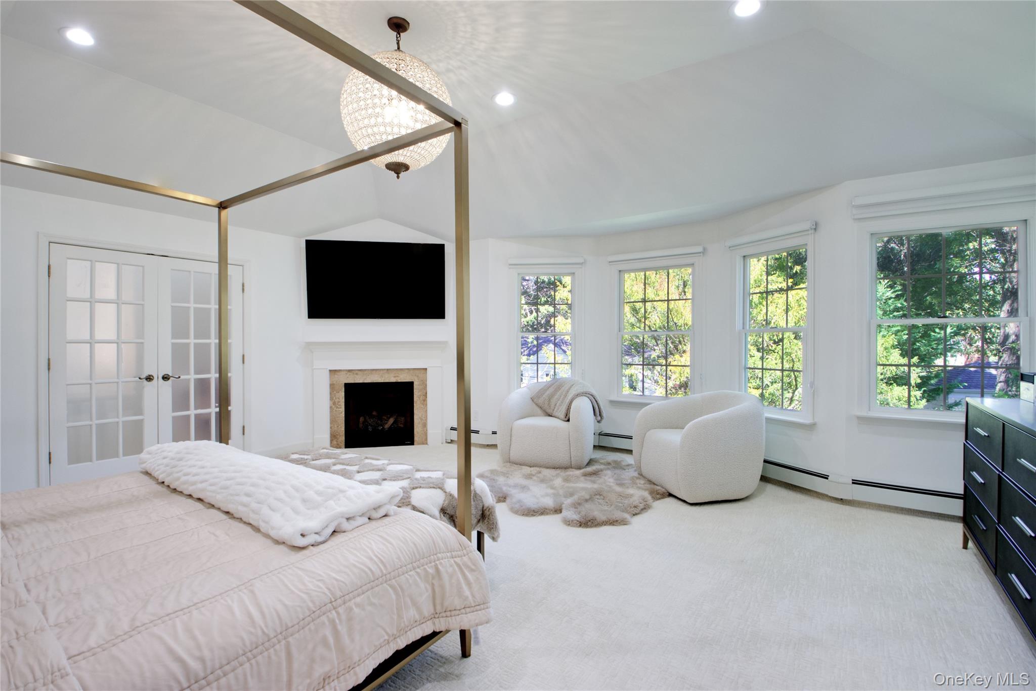 39 Squirrel Hill Road East Hills, NY 11577 - Photo 18 of 35 a bedroom with a large bed and a flat screen tv