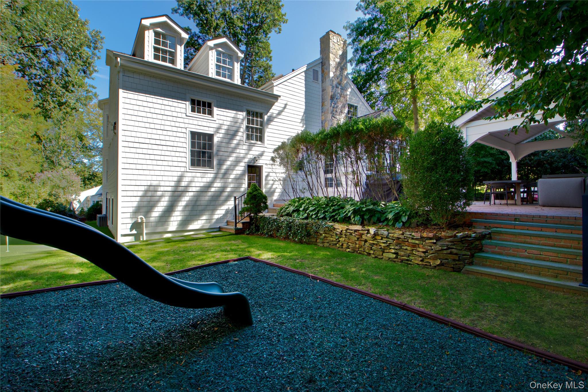 39 Squirrel Hill Road East Hills, NY 11577 - Photo 2 of 35 a view of a house with a yard