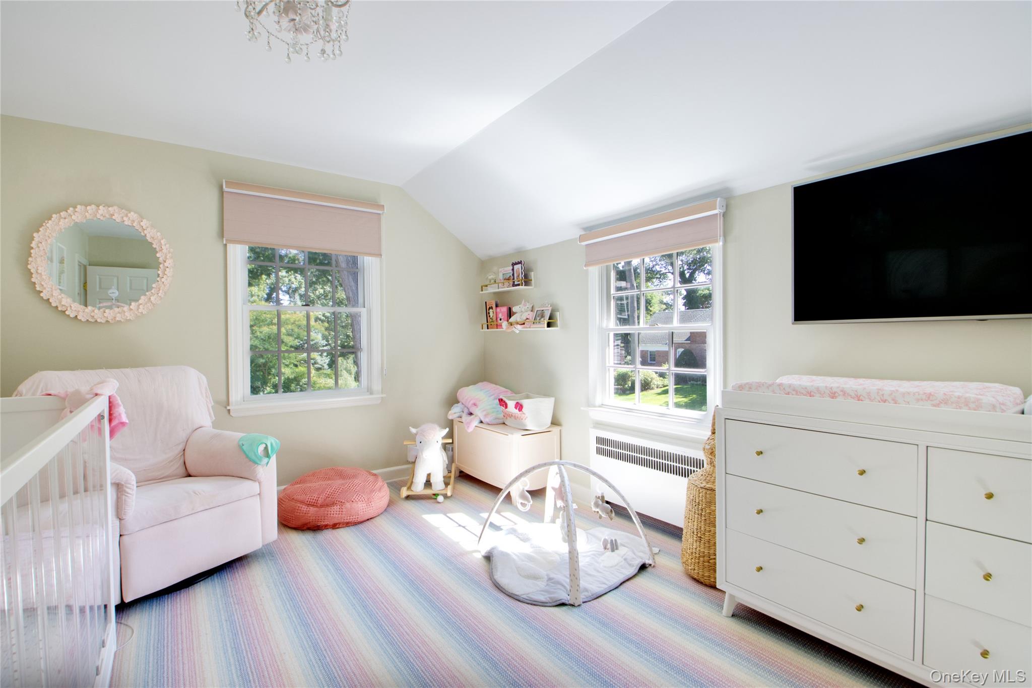 39 Squirrel Hill Road East Hills, NY 11577 - Photo 22 of 35 a living room with furniture and a flat screen tv