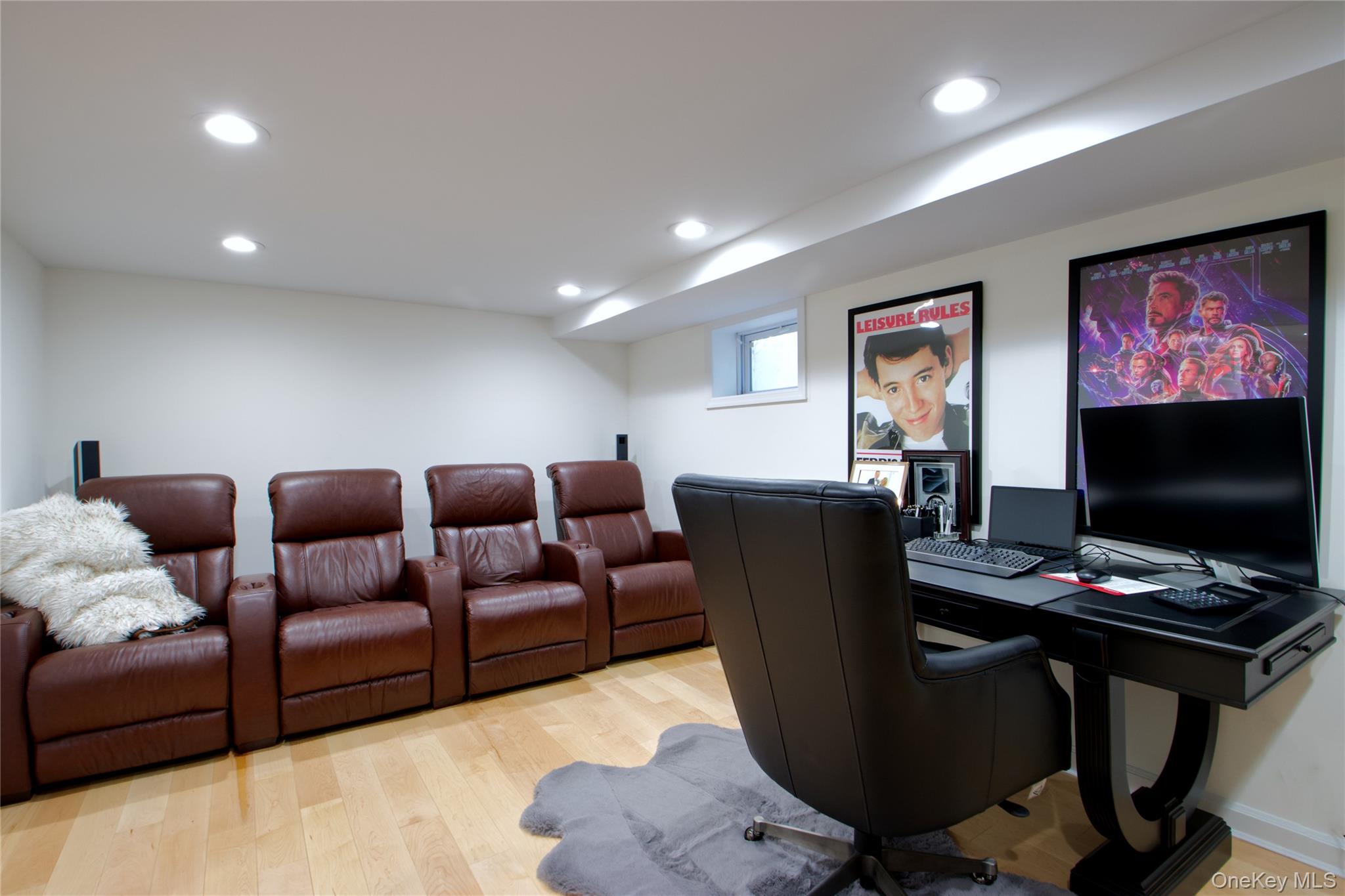 39 Squirrel Hill Road East Hills, NY 11577 - Photo 27 of 35 a living room with furniture and a flat screen tv