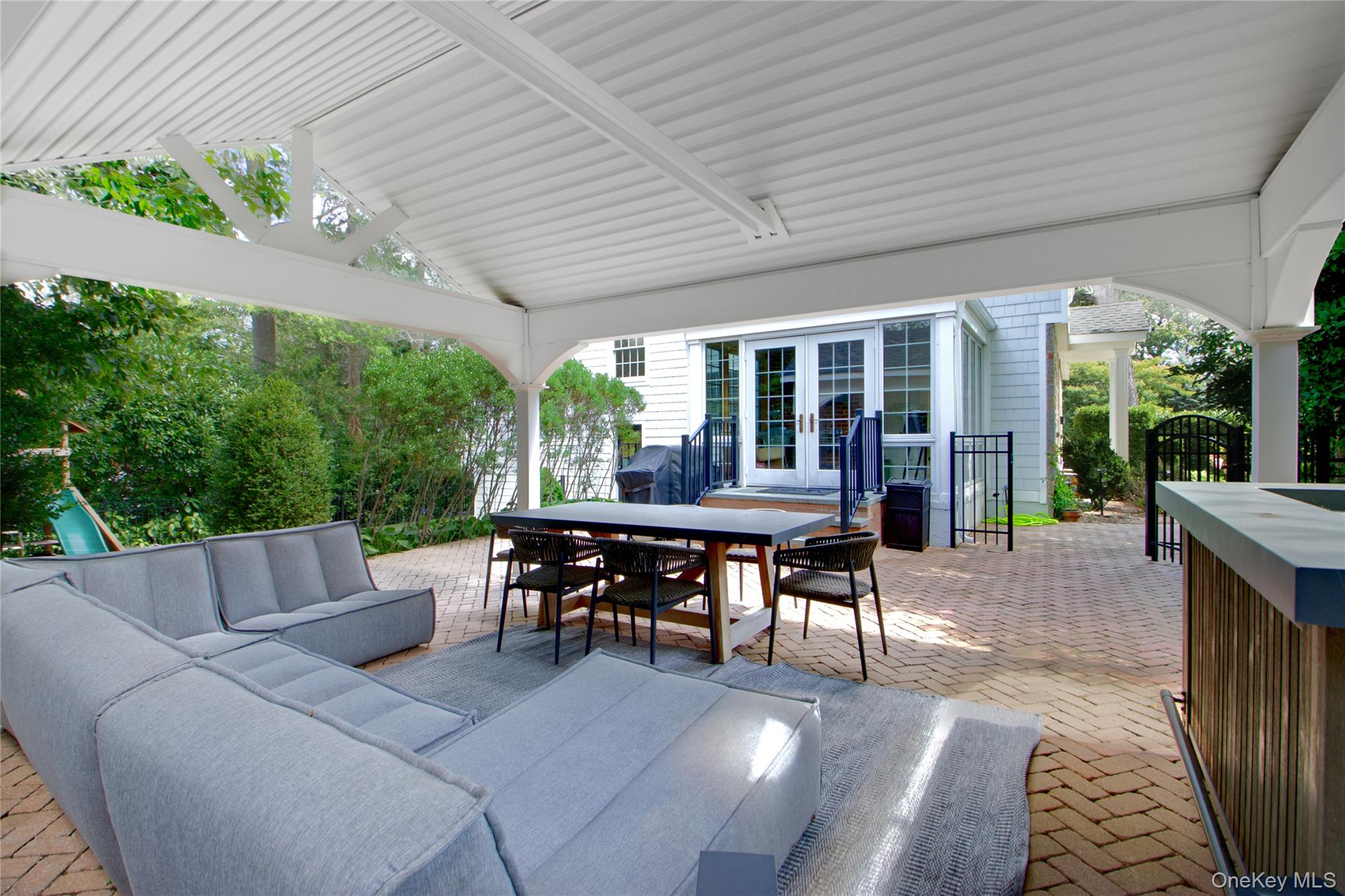39 Squirrel Hill Road East Hills, NY 11577 - Photo 31 of 35 a view of a patio with a dining table and chairs