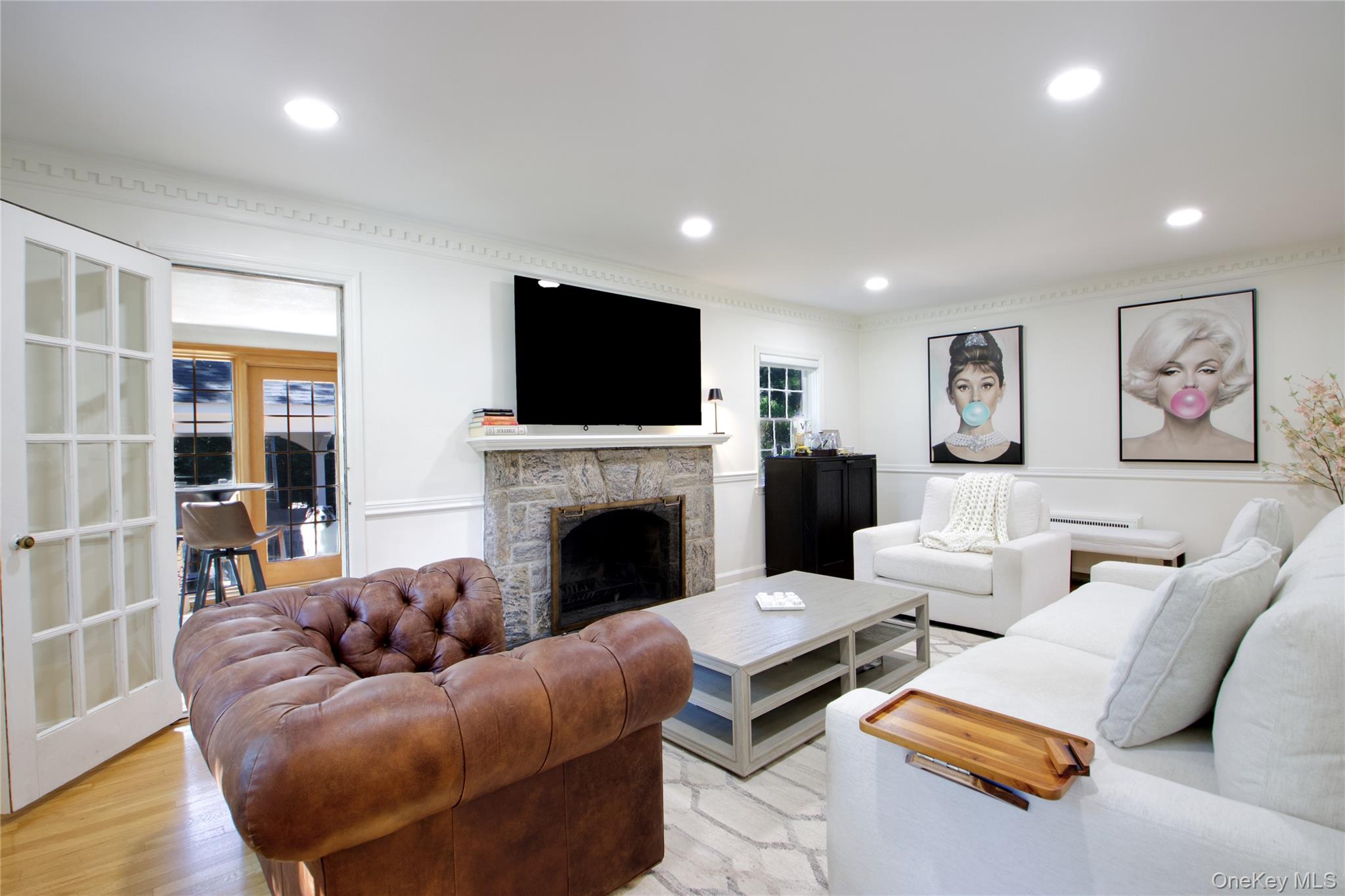 39 Squirrel Hill Road East Hills, NY 11577 - Photo 10 of 35 a living room with furniture or outdoor view and a flat screen tv