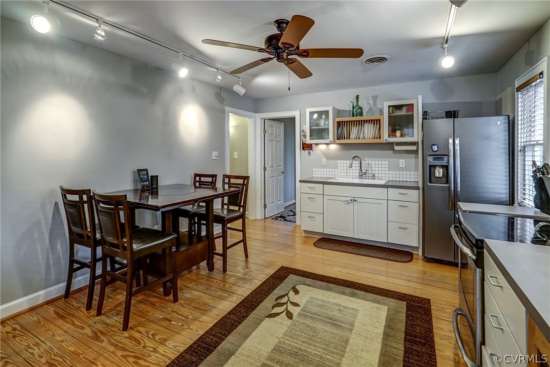 7206 Barkbridge Road Chesterfield, VA 23832 - Photo 7 of 36 a view of a dining room with furniture