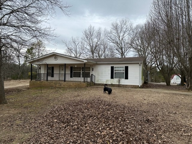3576 Mahaley Road Chapel Hill, TN 37034 - Photo 2 of 15 front view of a house with a yard