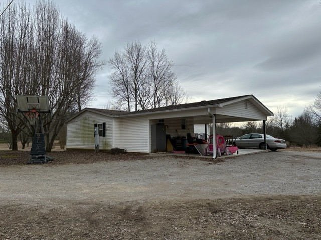 3576 Mahaley Road Chapel Hill, TN 37034 - Photo 5 of 15 a view of a garage