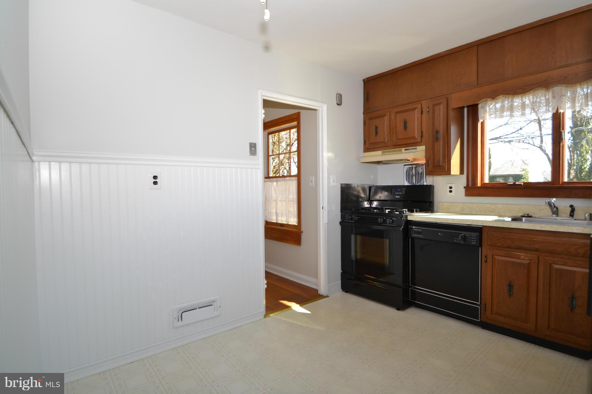917 Vanderwood Road Catonsville, MD 21228 - Photo 2 of 18 Kitchen