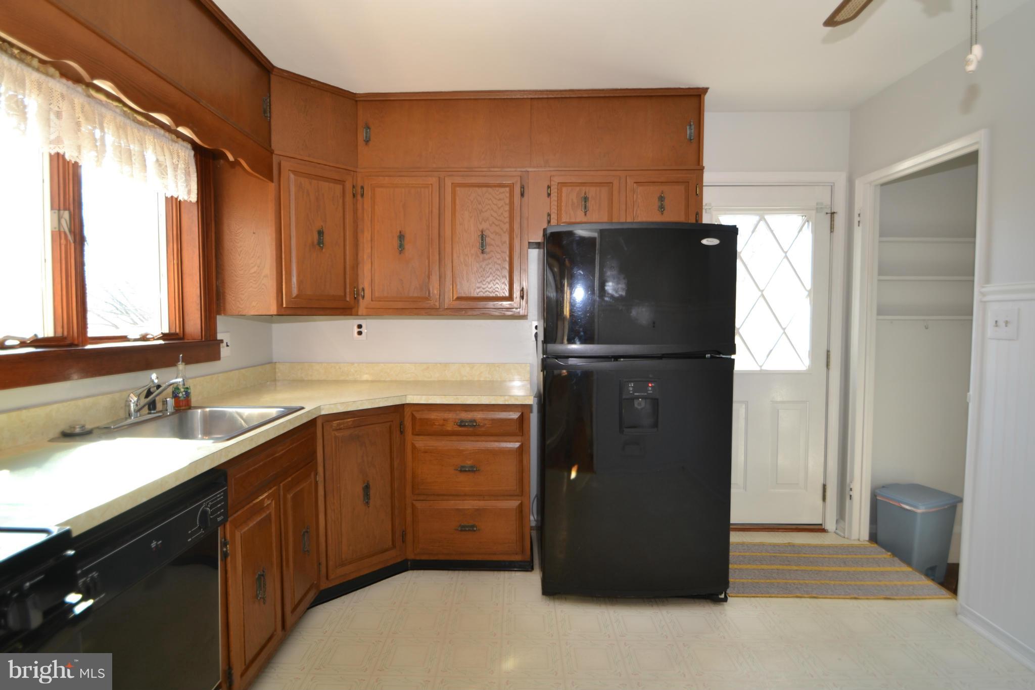 917 Vanderwood Road Catonsville, MD 21228 - Photo 3 of 18 Kitchen