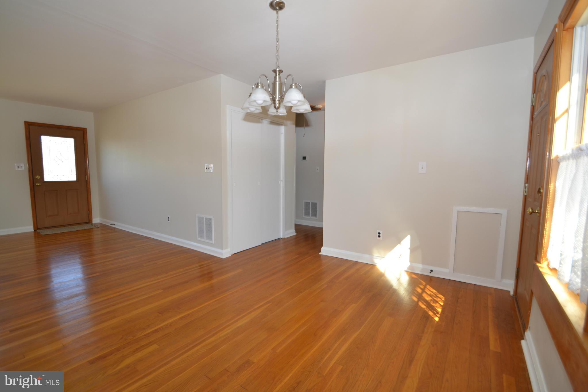 917 Vanderwood Road Catonsville, MD 21228 - Photo 5 of 18 Dining Room