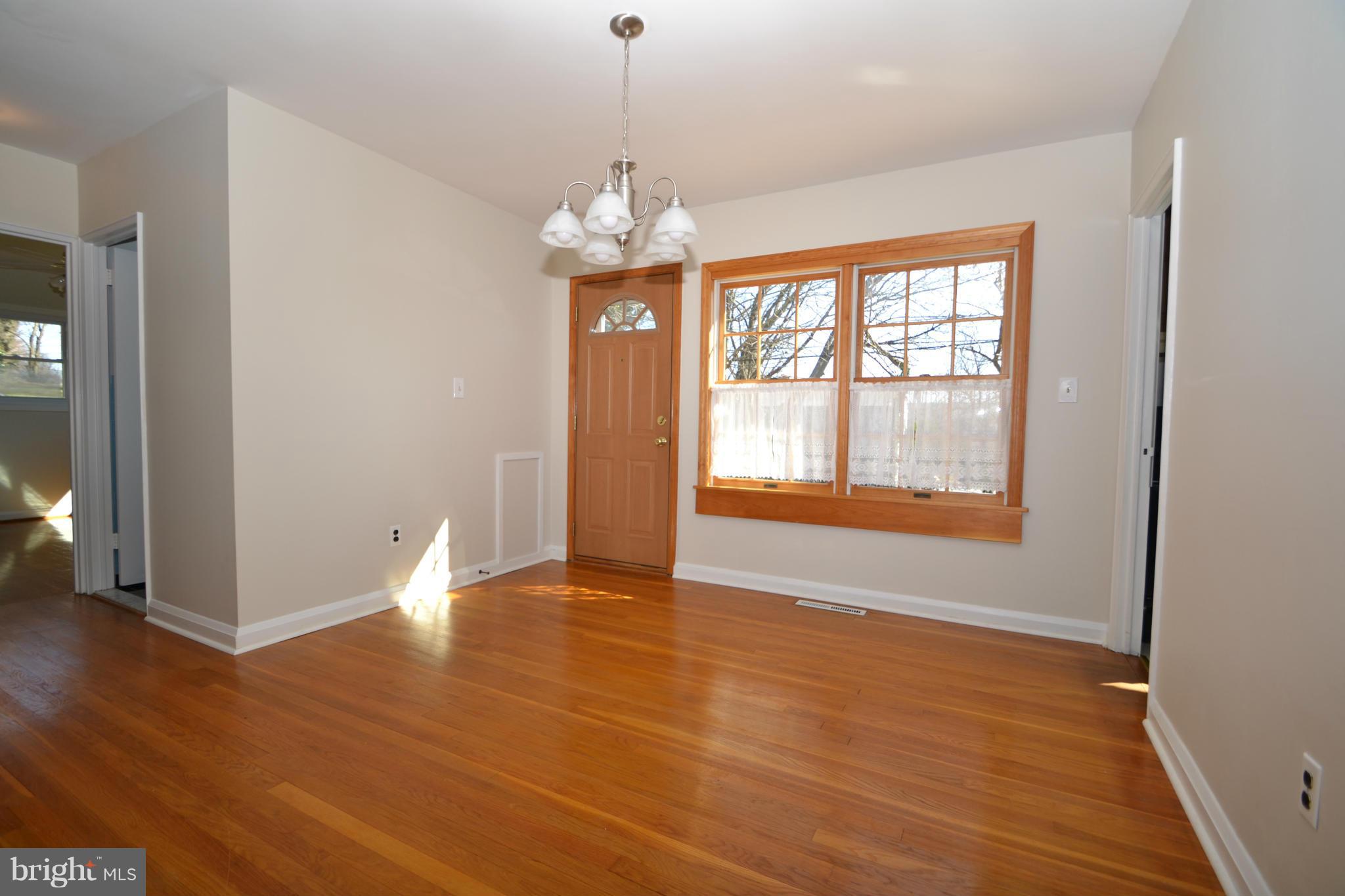 917 Vanderwood Road Catonsville, MD 21228 - Photo 6 of 18 Dining Room
