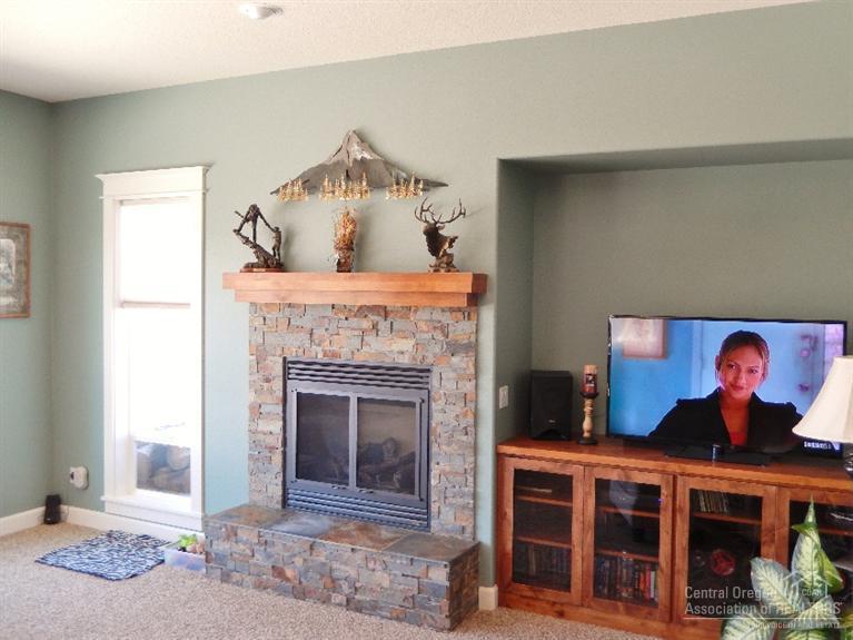 12851 Southeast Falcon Ridge Road Prineville, OR 97754 - Photo 11 of 25 Built in cabinetry in the living. Propa