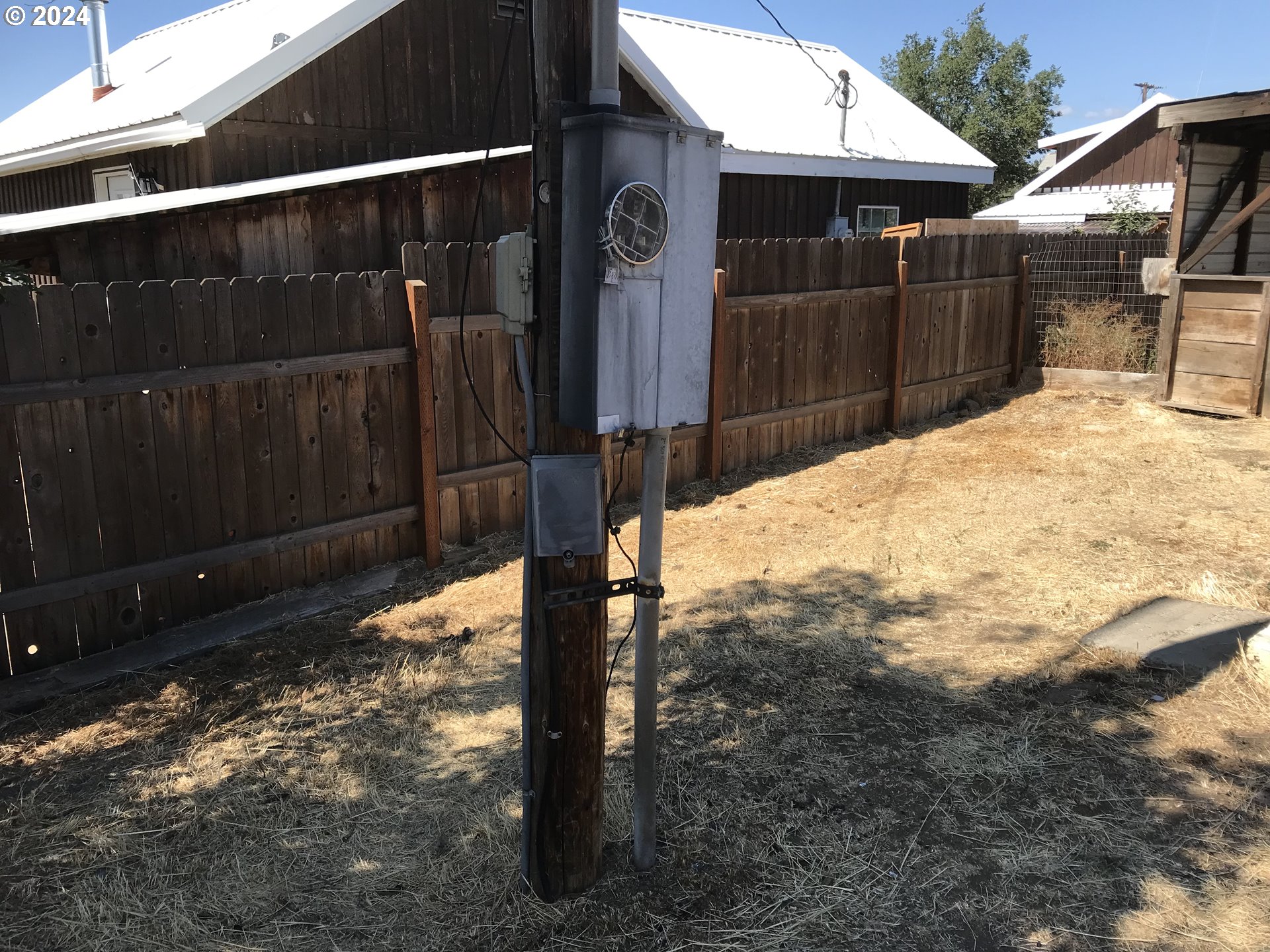 610 Northeast 2nd Street Goldendale, WA 98620 - Photo 11 of 13 a view of a backyard of the house