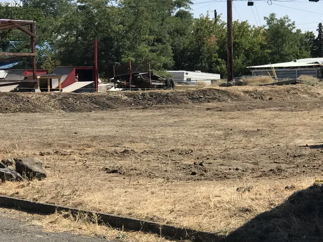 a view of yard with swimming pool and trees