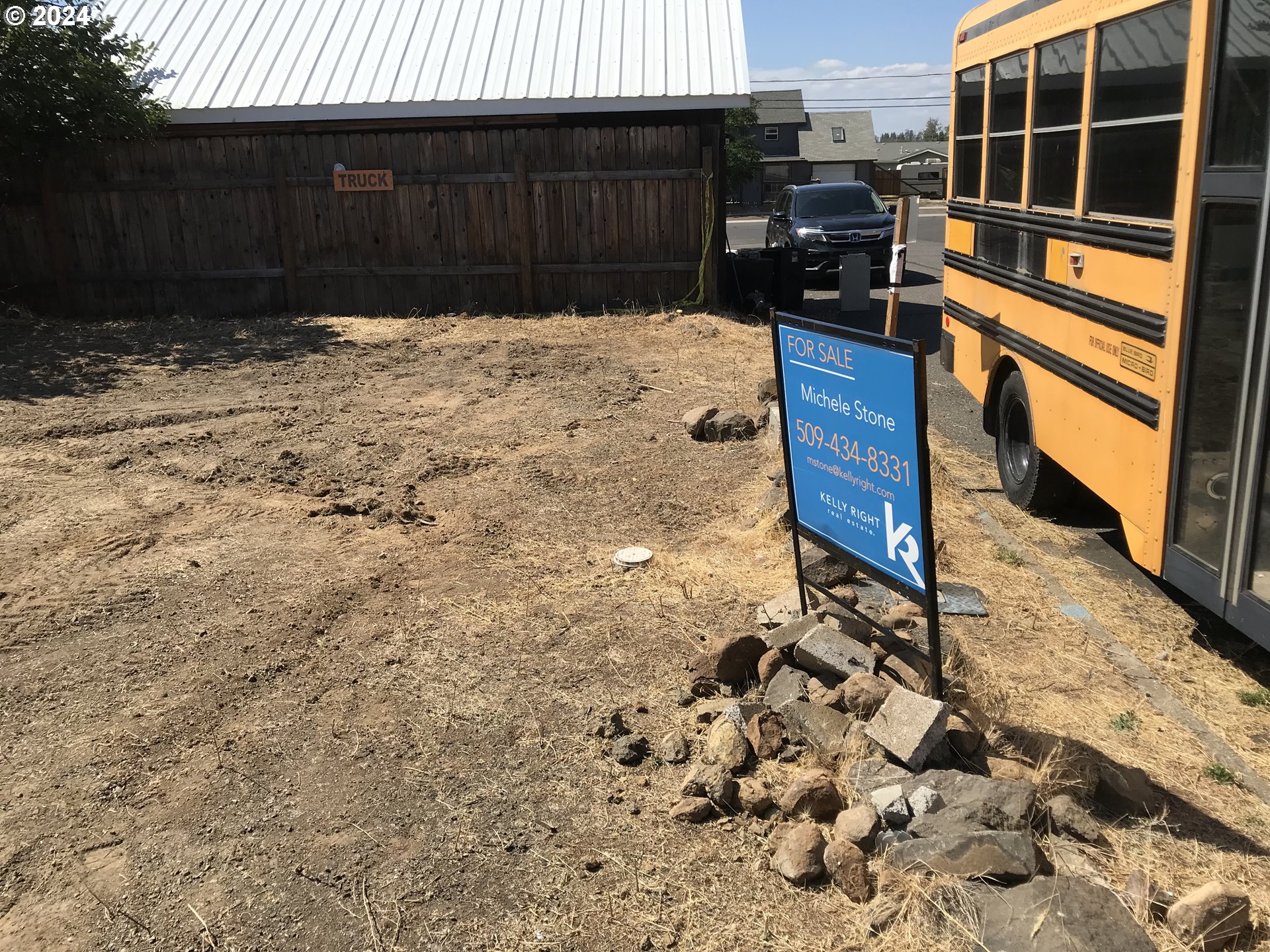 610 Northeast 2nd Street Goldendale, WA 98620 - Photo 4 of 13 a view of a backyard of the house