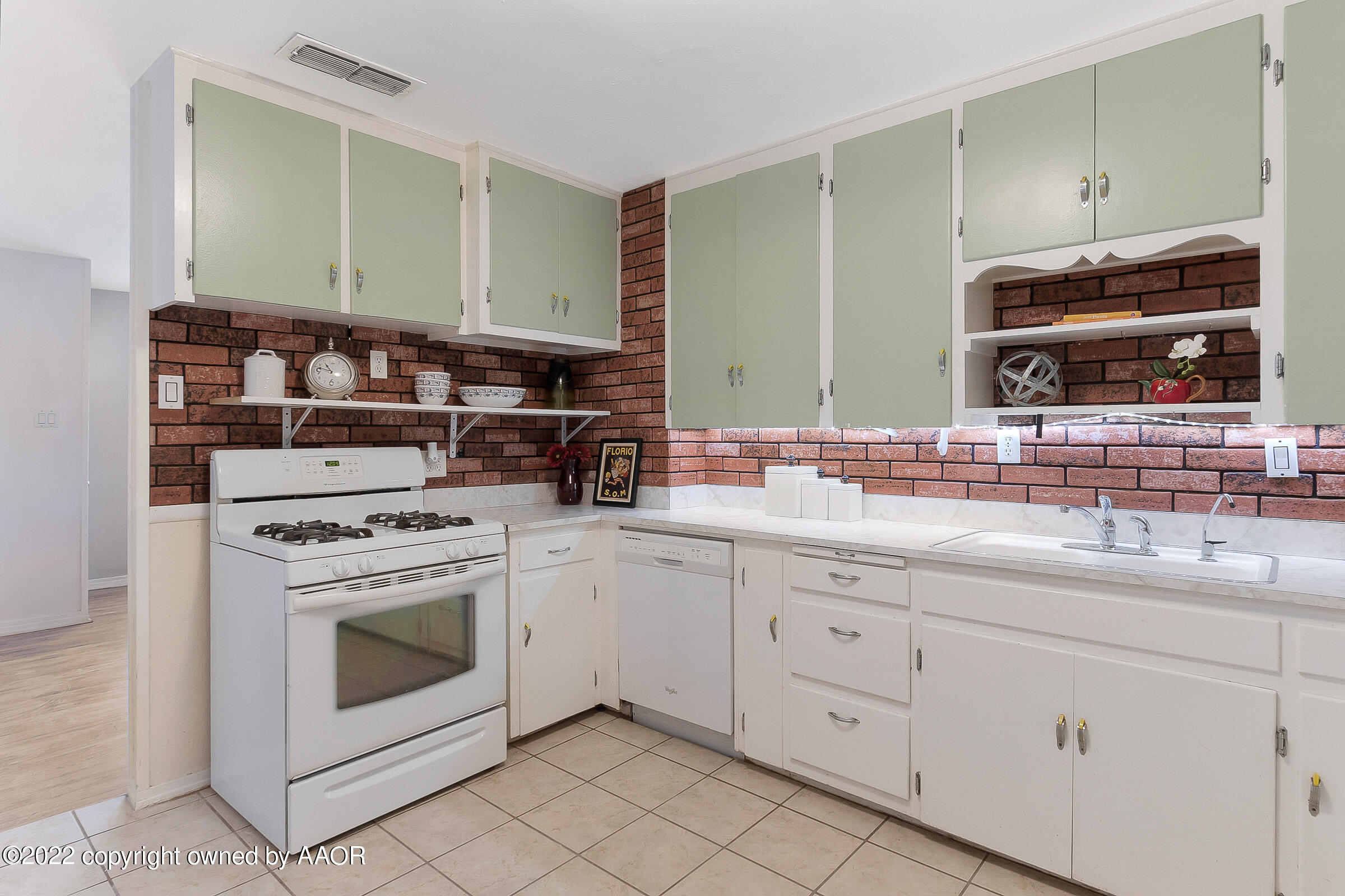 4610 South Bonham Street Amarillo, TX 79110 - Photo 8 of 21 008_Kitchen 2