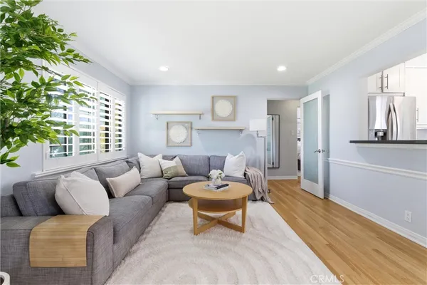 $1,177,000 | 526 North Toluca Park Drive, Burbank, CA 91505
