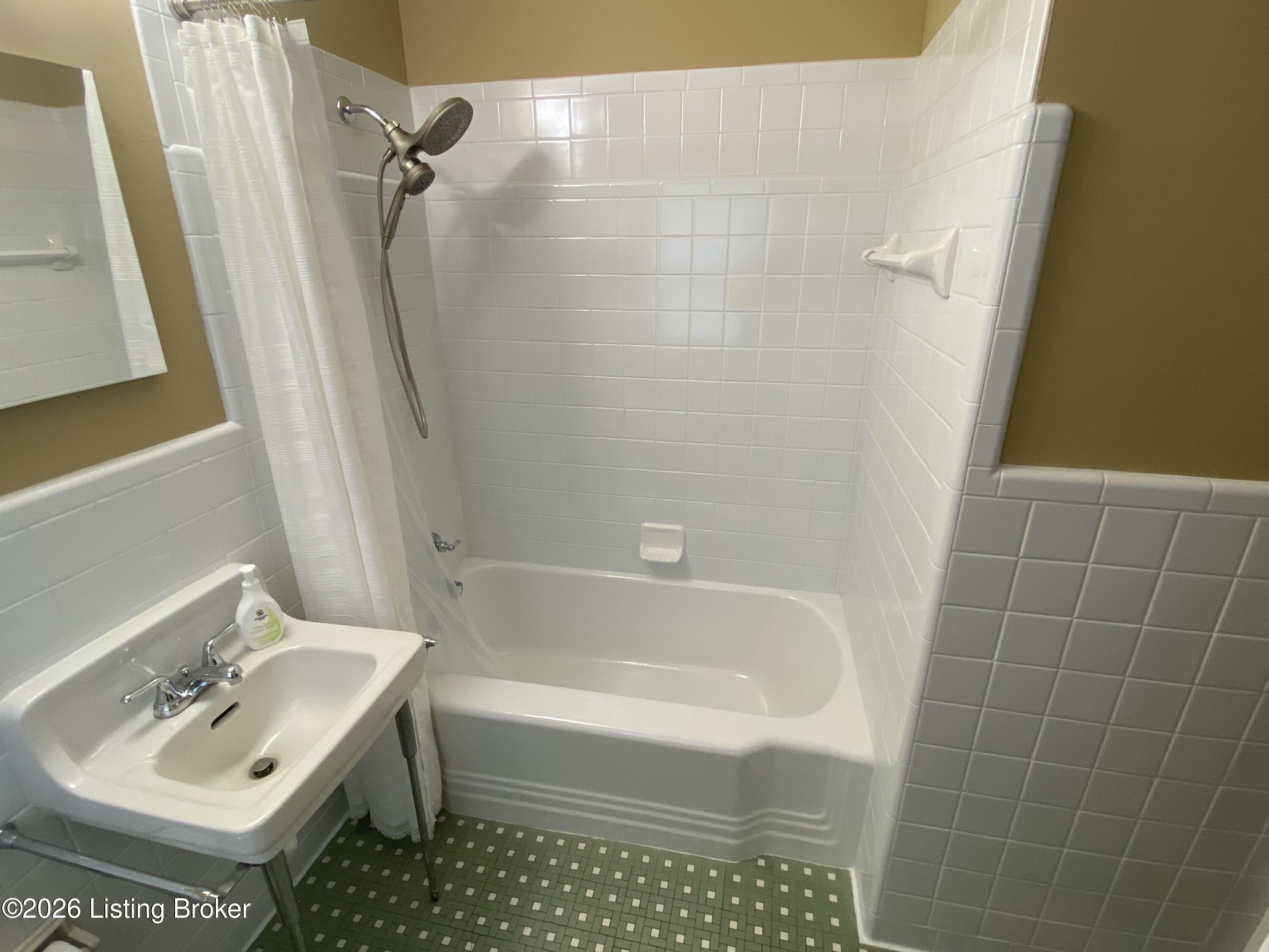 736 Wicklow Road Louisville, KY 40207 - Photo 32 of 59 IMG_2961