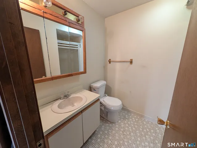 $2,100 | 17 Little Oak Lane, Unit 17, Rocky Hill, CT 06067