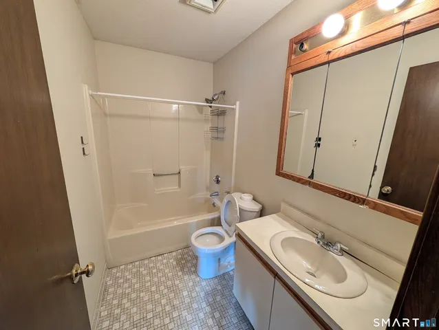 $2,100 | 17 Little Oak Lane, Unit 17, Rocky Hill, CT 06067