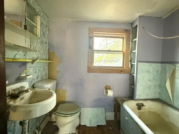 $75,000 | 271 U.S. Rte 1, Stockton Springs, ME 04981