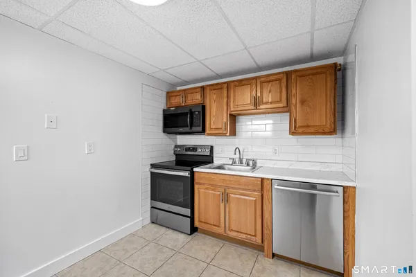 $1,395 | 156 Garfield Avenue, New London, CT 06320