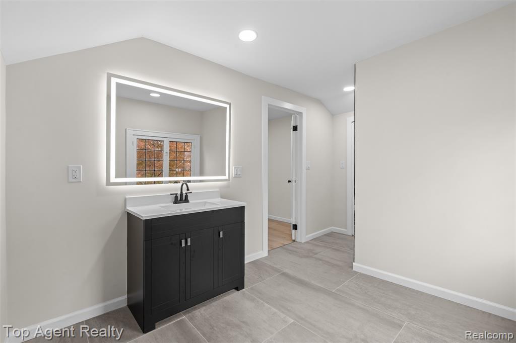 784 Barrington Road Grosse Pointe, MI 48230 - Photo 37 of 55