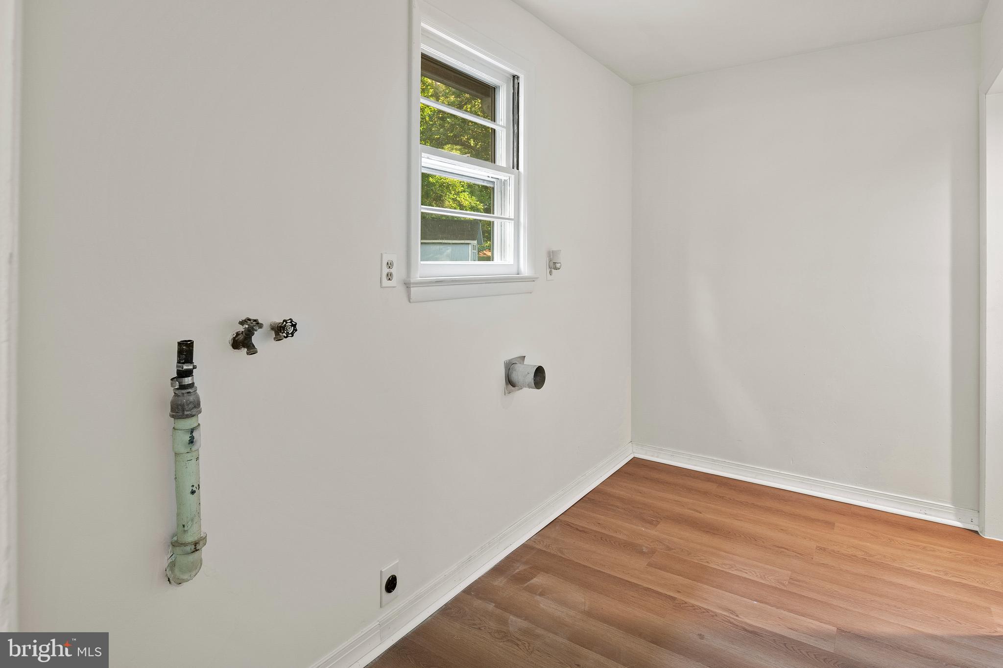 10803 Ashfield Road Adelphi, MD 20783 - Photo 26 of 56 Laundry Room