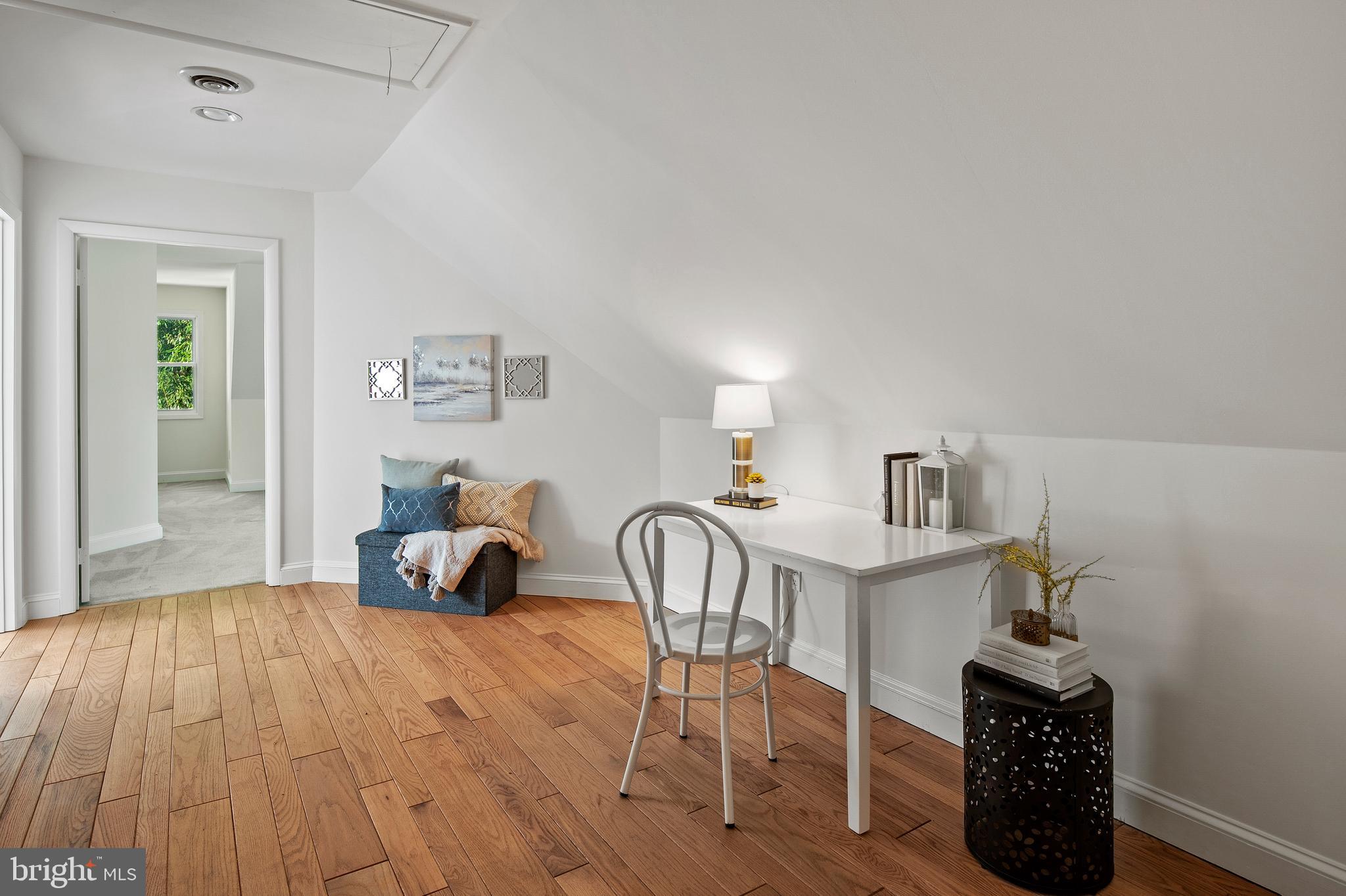 10803 Ashfield Road Adelphi, MD 20783 - Photo 35 of 56 Office / Sitting Area